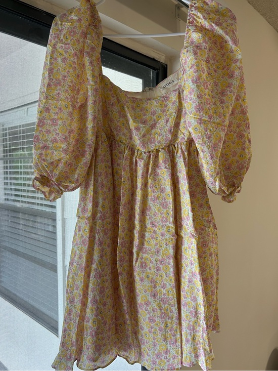 Storia Dresses & Skirts - Storia Yellow & Pink Floral Puff-Sleeve Dress